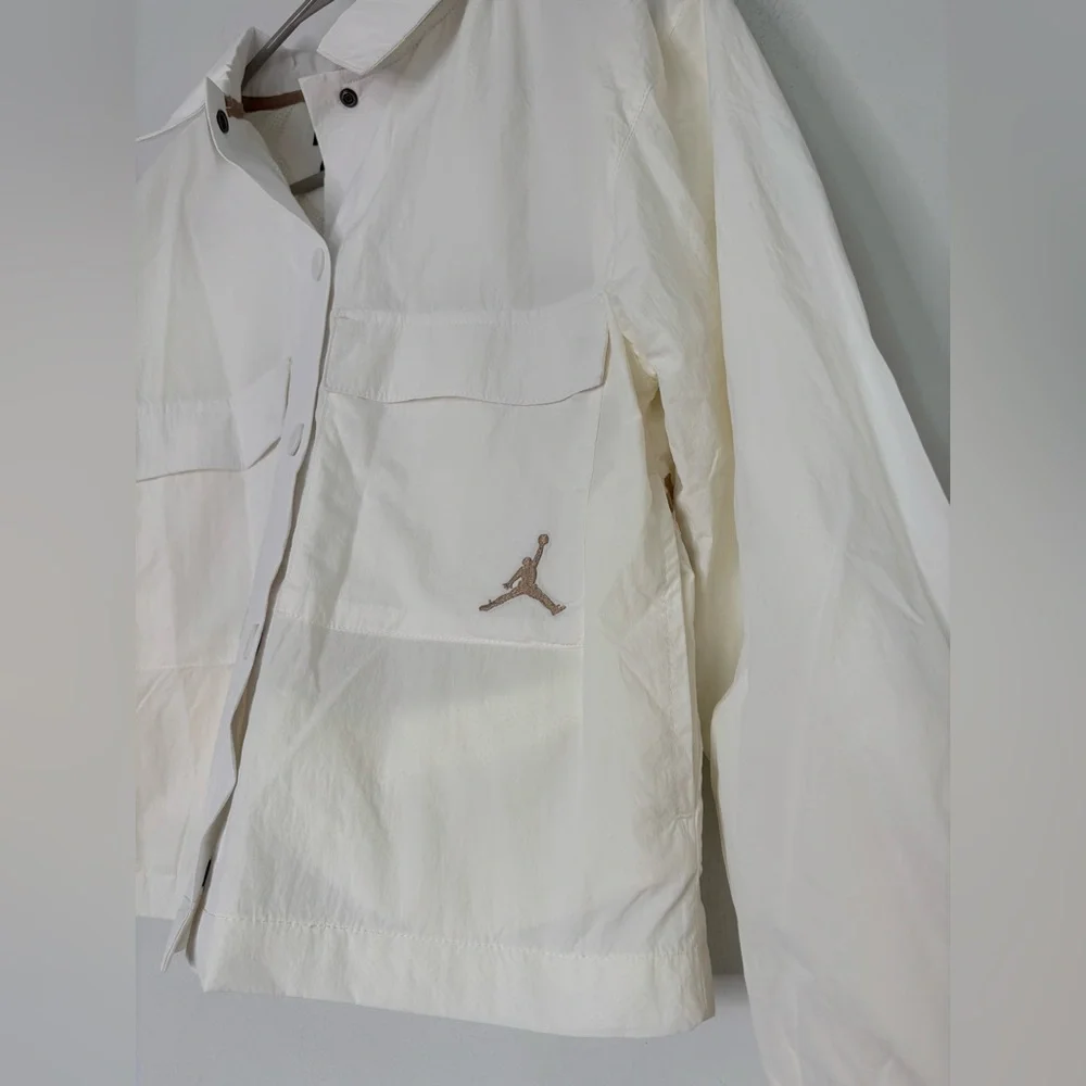 JORDAN NWT WHITE WINDBREAKER CROPPED GIRLS JACKET SZ MEDIUM